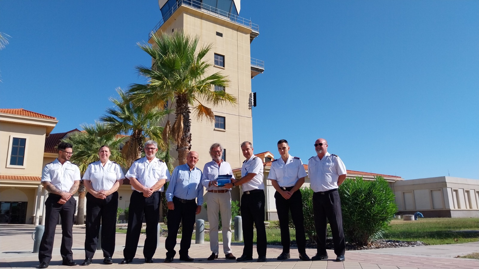 Reconocimiento de la Asociación de Corraleros y el Club Náutico de Rota, al SEARO por su apoyo en la campaña aérea de vigilancia y conservación